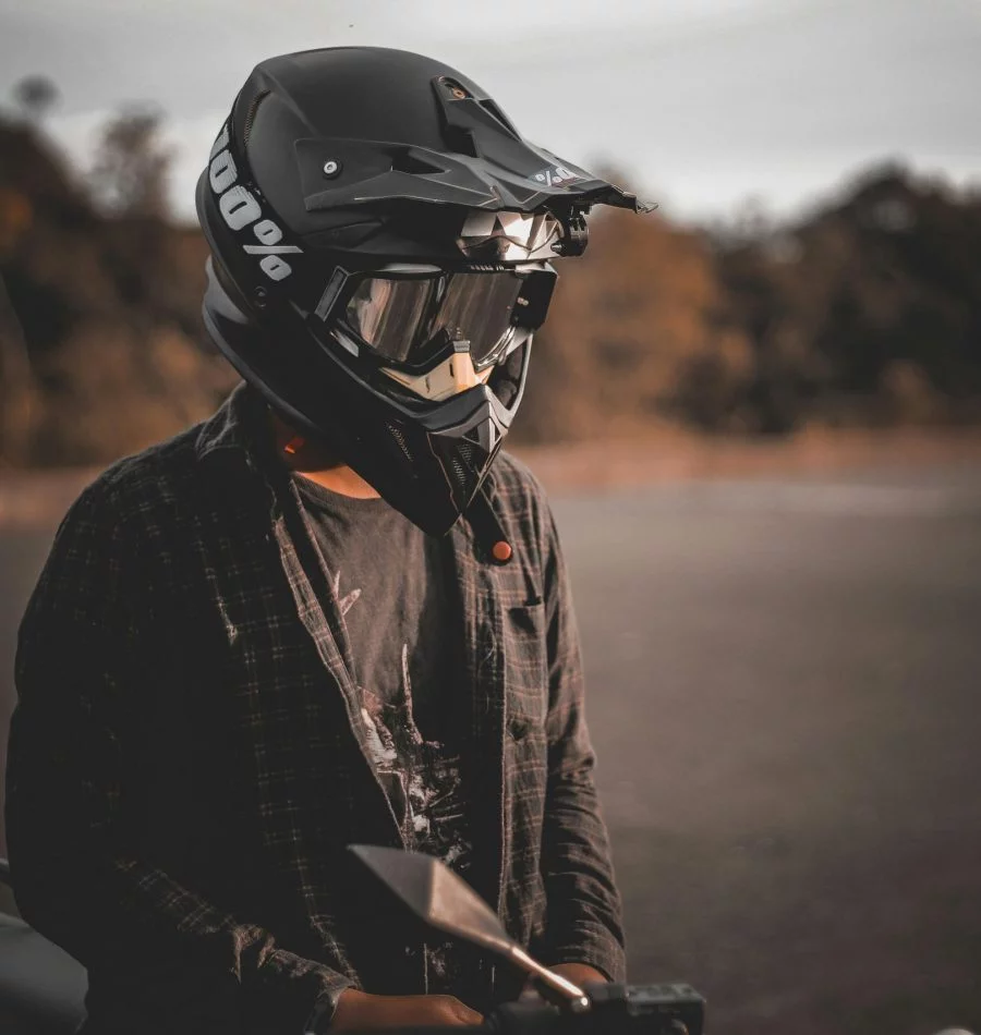 Casque cross et masque de protection pour équipement moto chez Moto One à Beausoleil